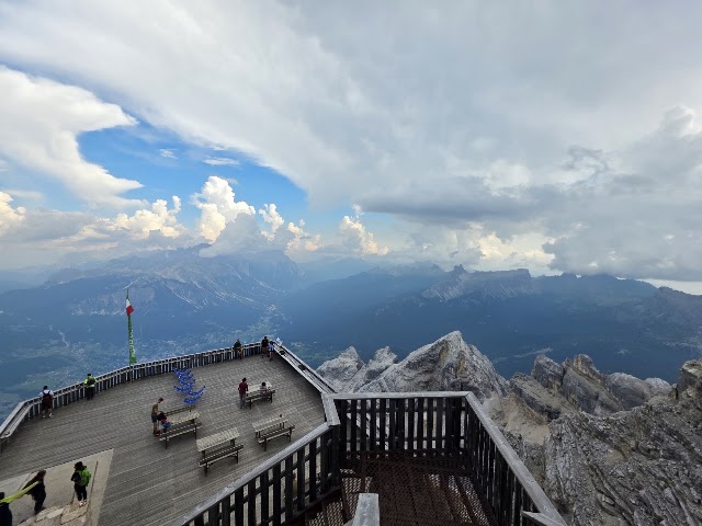 Cable car / Cablecar Tofana - Arrow in the sky