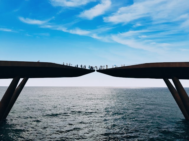 Kiss Bridge